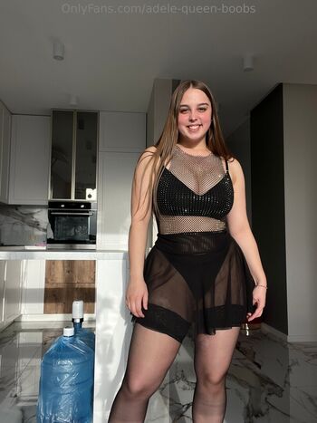 adele-queen-boobs