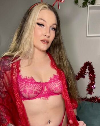 Allysin Kay