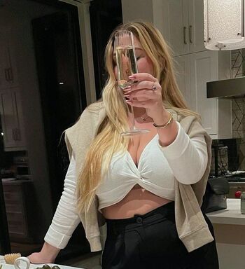Amanda R