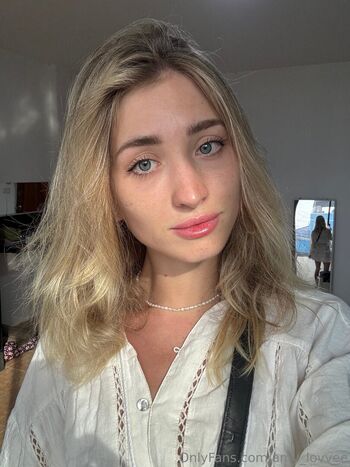 Amy_lovvee