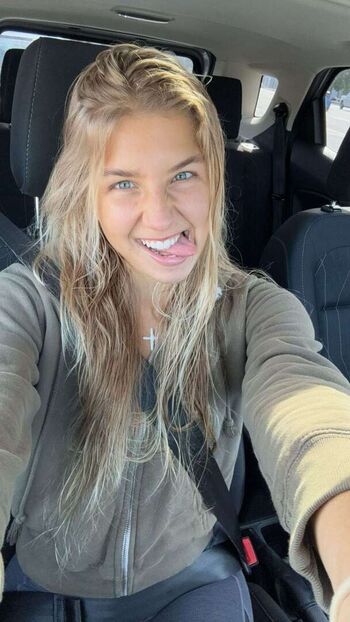 Aniela Leon