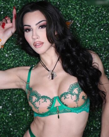 Ariel Demure