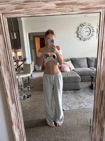 Ava.Cherrry