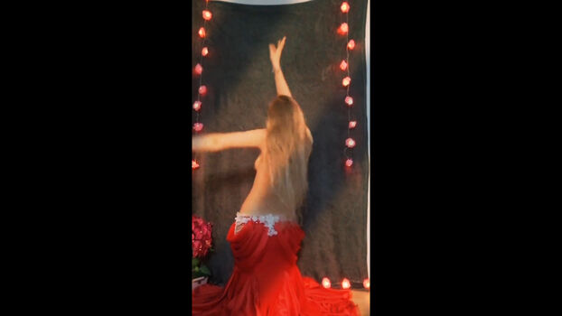 Belly Dancer Lisa