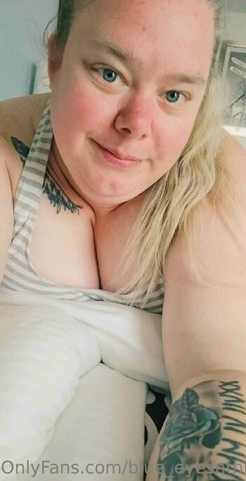 blue_eyesnthickthighs