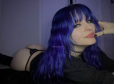 bluehairgothgrl