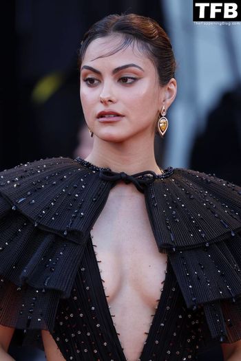 Camila Mendes