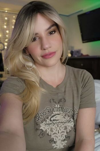 Cassie Cross