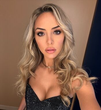 Cassie Lee