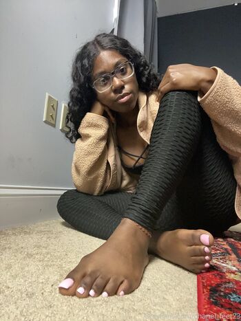 chanel_feet23