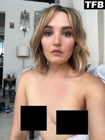 Chloe Fineman