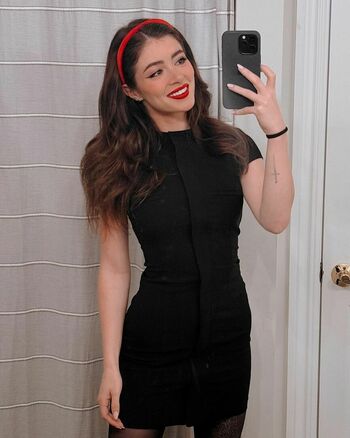Chrissy Costanza