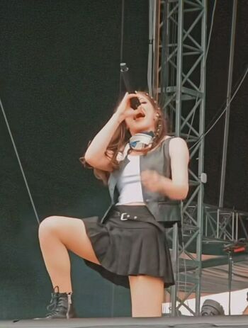 Chrissy Costanza