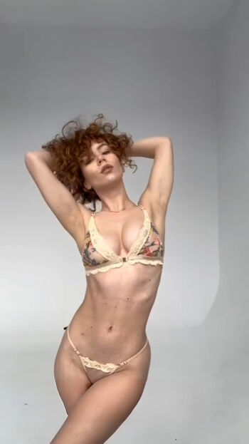 curlywiktoria