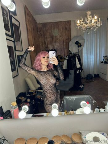 curlywiktoria