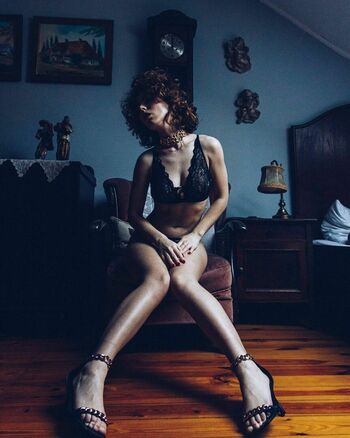 curlywiktoria