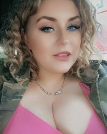 Curvy Abbii
