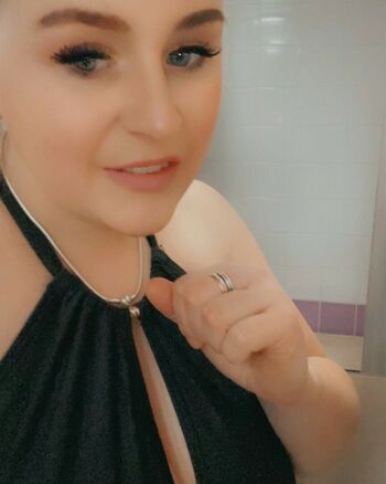 Curvy Abbii