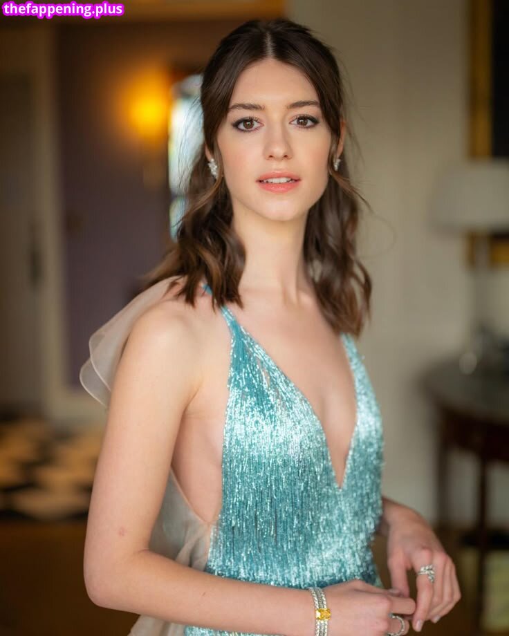 Daisy Edgar-Jones