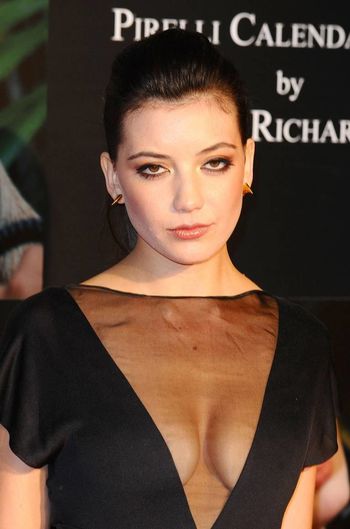 Daisy Lowe