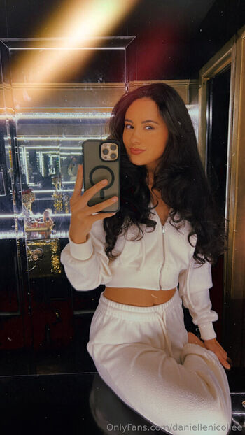 daniellenicollee