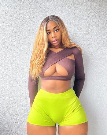 Deborah Olawovin, Mizsthicknesz