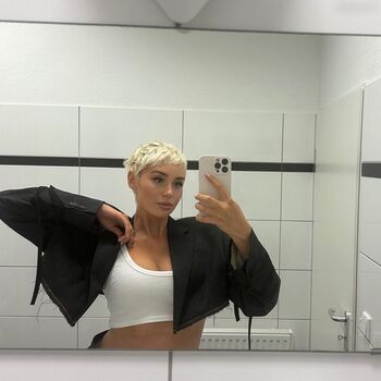 Elli H.