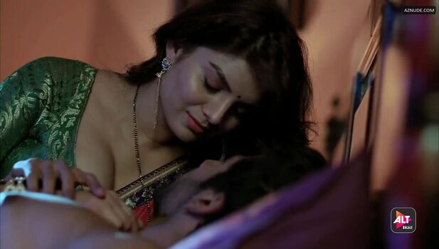 Flora Saini