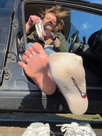 honey.bee.feet