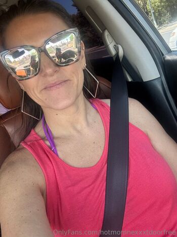 hotmomnexxxtdoorfree