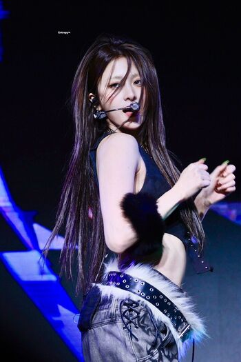 Huh Yunjin 허윤진