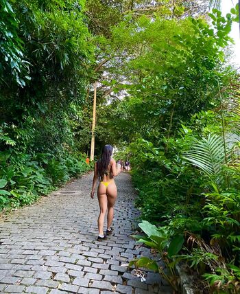 Isis Mesquita