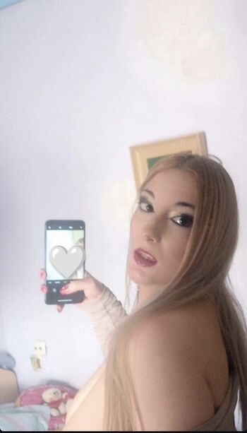 _Itslaaura._
