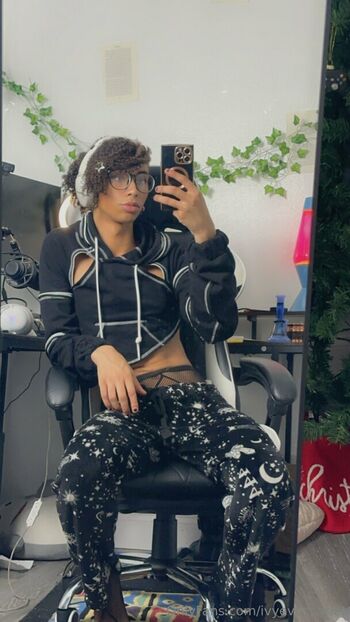 ivyevescarlet