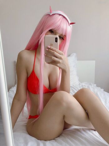 Julia Majch (moonunyo/shieruyo)