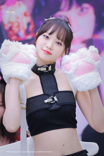 Kim Chaewon