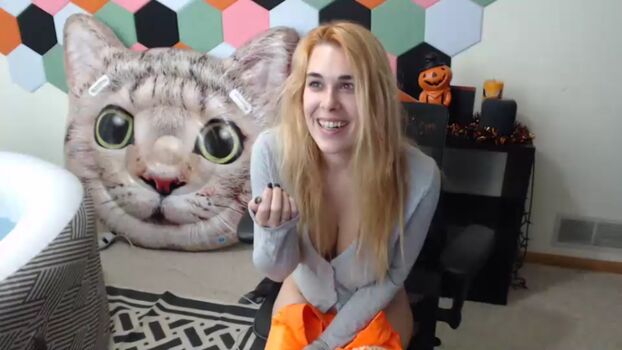 Kitty_Cass_