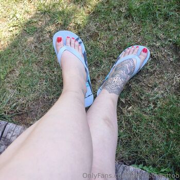 lady.feet.tattoo