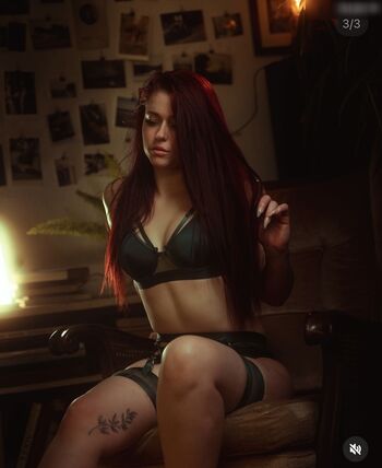 Lady in red 5f