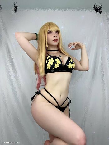 lady_pizza_hug