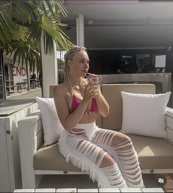 laura__pkr