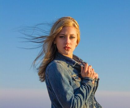Lili Reinhart