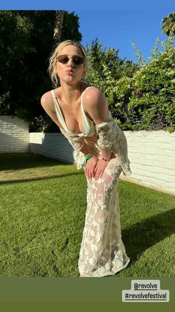 Lili Reinhart