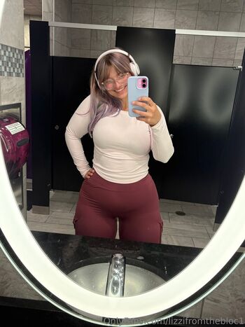 lizzifromthebloc1