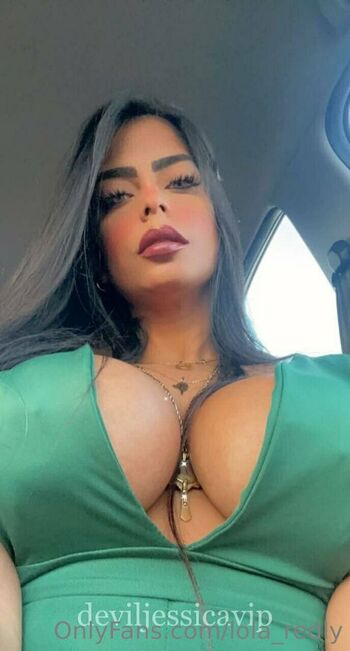lola_redly