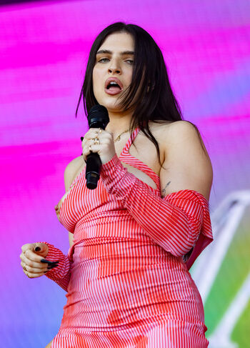 Mae Muller
