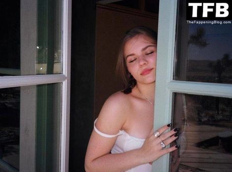 Maisy Stella