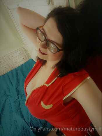 maturebustymom