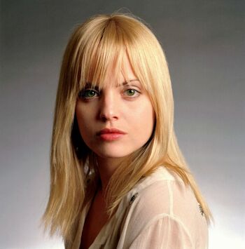 Mena Suvari