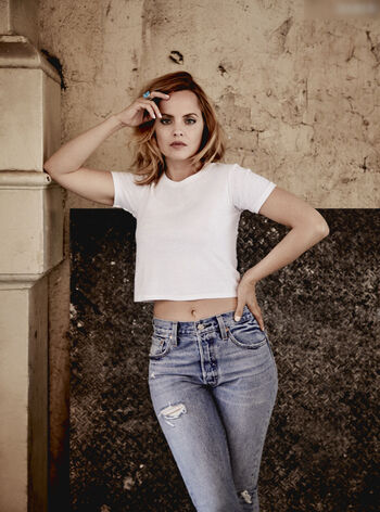 Mena Suvari